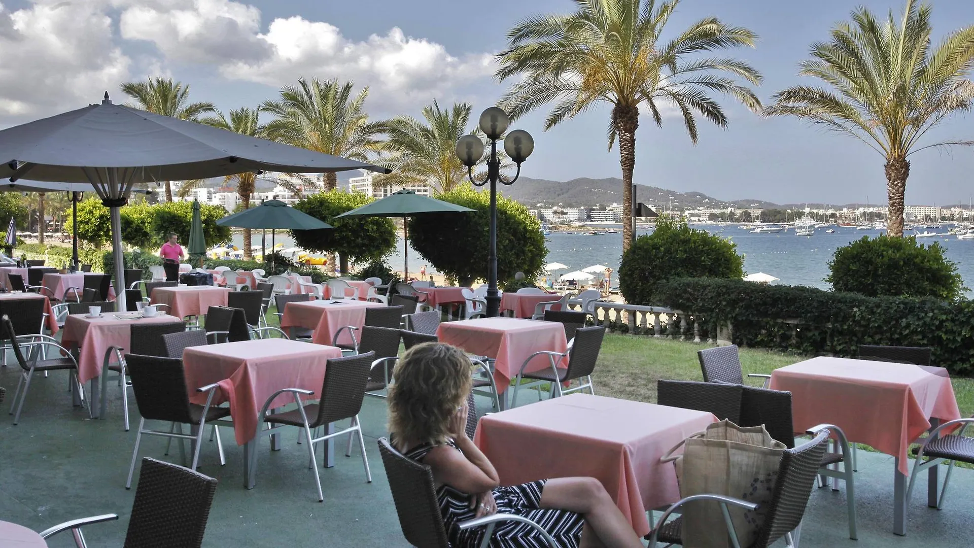 Hotel Arenal San Antonio